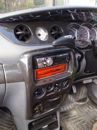 2000 Daihatsu YRV Photos