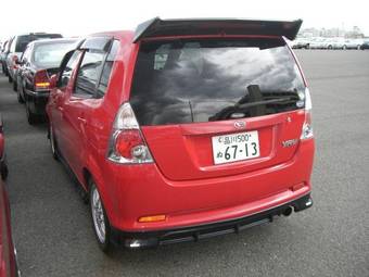 2000 Daihatsu YRV Photos