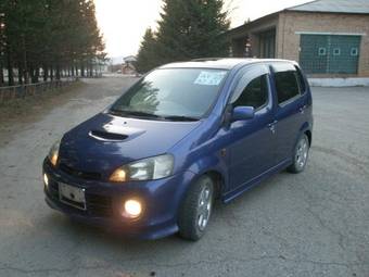 2000 Daihatsu YRV Pictures