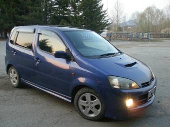 2000 Daihatsu YRV Photos