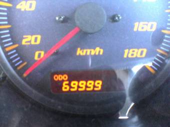 2000 Daihatsu YRV Pictures