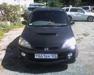 2000 Daihatsu YRV Photos