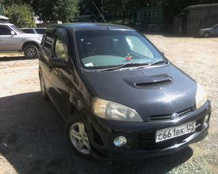 2000 Daihatsu YRV Pictures