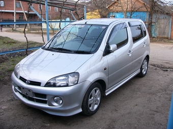 2001 Daihatsu YRV