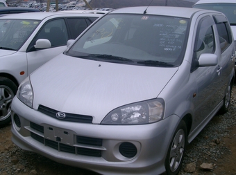 2001 Daihatsu YRV