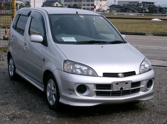 2001 Daihatsu YRV