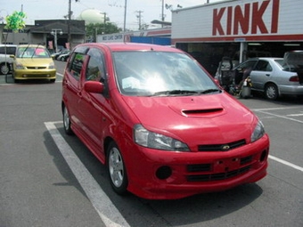 2001 Daihatsu YRV