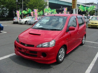 2001 Daihatsu YRV