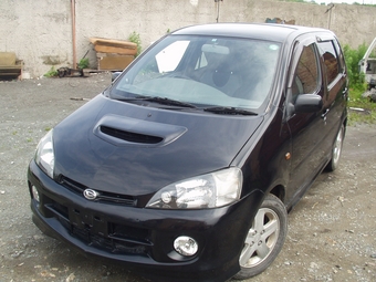 2001 Daihatsu YRV