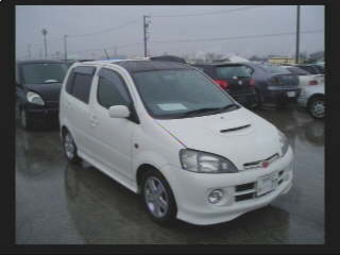 2001 Daihatsu YRV