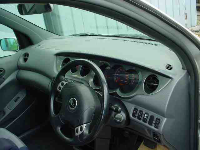2001 Daihatsu YRV
