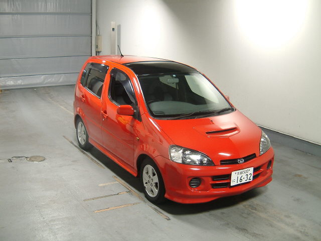 2001 Daihatsu YRV