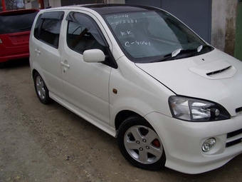 2001 Daihatsu YRV