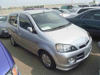 2001 Daihatsu YRV