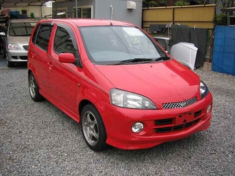 2001 Daihatsu YRV