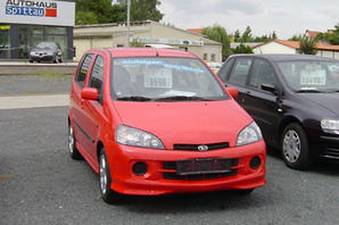 2001 Daihatsu YRV