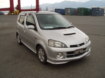 2001 Daihatsu YRV