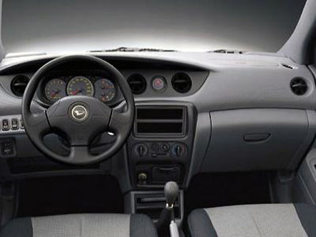 2001 Daihatsu YRV