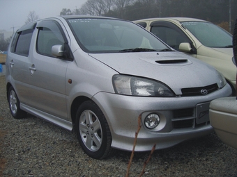 2001 Daihatsu YRV