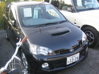 2001 Daihatsu YRV