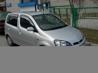 2001 Daihatsu YRV