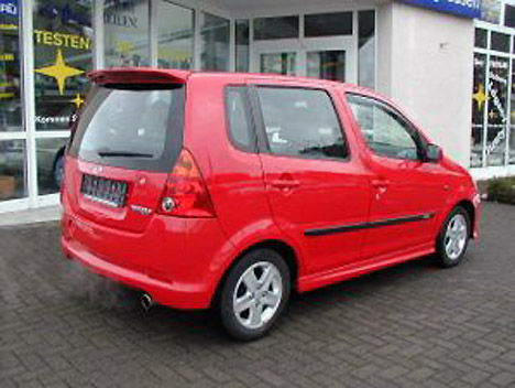 2001 Daihatsu YRV