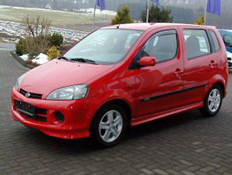 2001 Daihatsu YRV