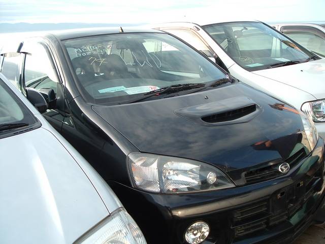 2001 Daihatsu YRV