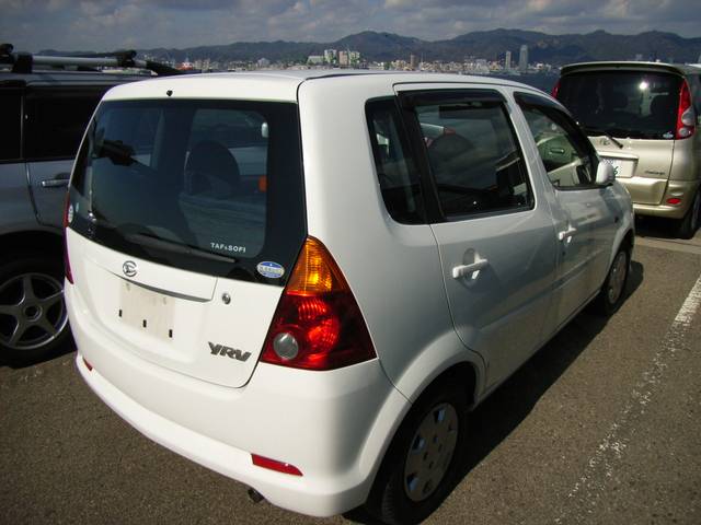 2001 Daihatsu YRV