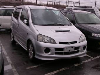 2001 Daihatsu YRV