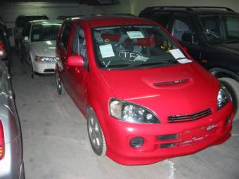 2001 Daihatsu YRV