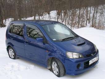 Daihatsu YRV