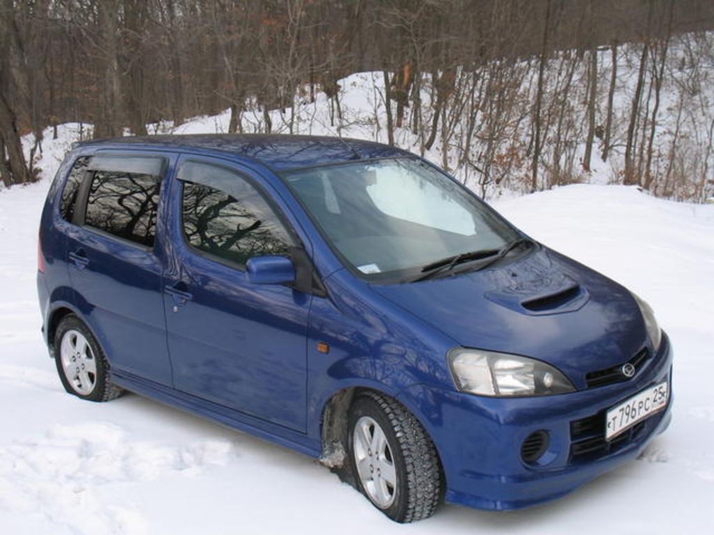 2001 Daihatsu YRV