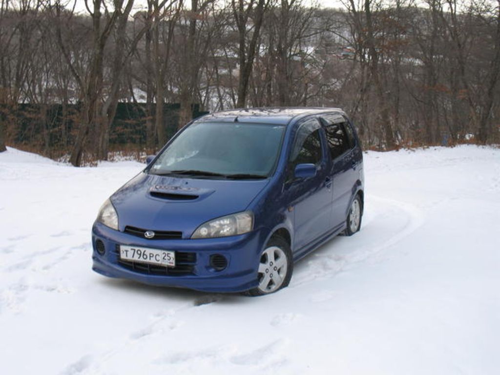 2001 Daihatsu YRV