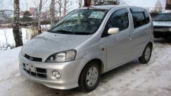 2001 Daihatsu YRV