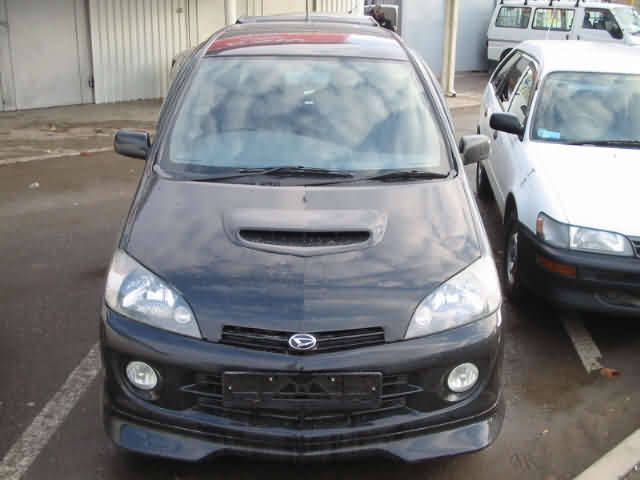 2001 Daihatsu YRV