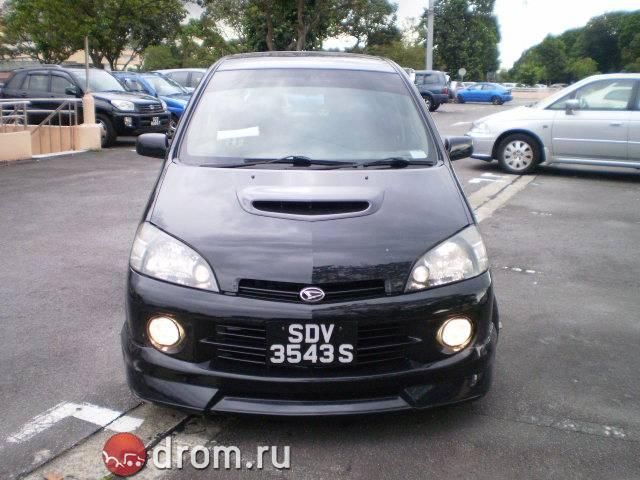 2001 Daihatsu YRV