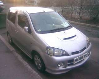 2001 Daihatsu YRV