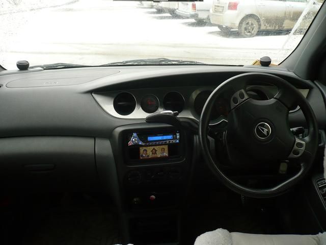 2001 Daihatsu YRV