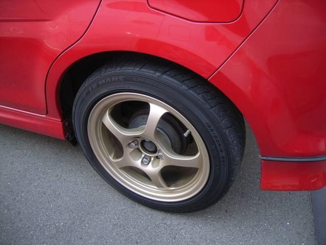2001 Daihatsu YRV