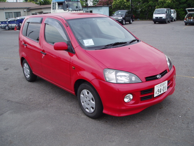 2001 Daihatsu YRV Photos