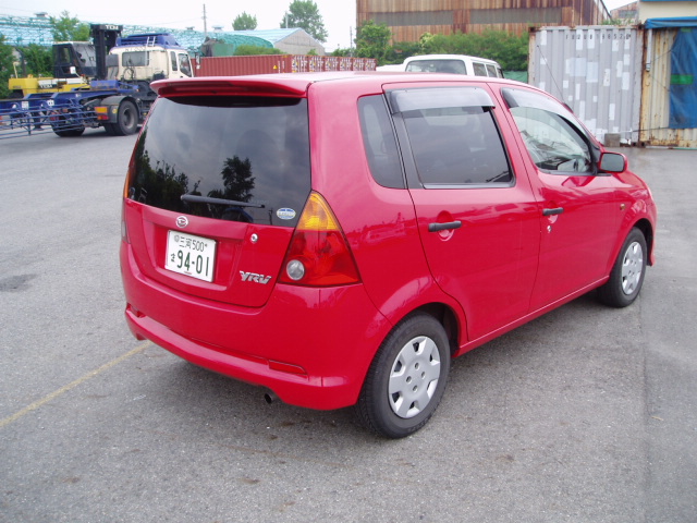 2001 Daihatsu YRV Photos