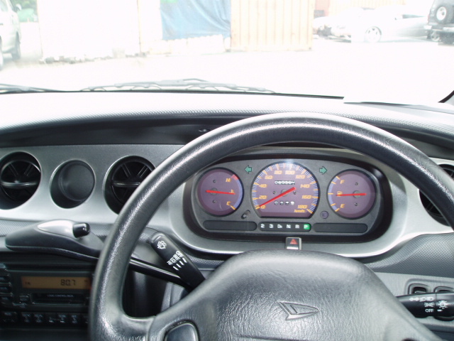 2001 Daihatsu YRV Pictures