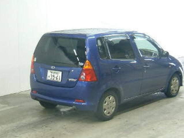 2001 Daihatsu YRV Pictures