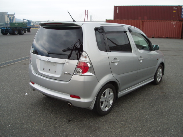 2001 Daihatsu YRV Photos