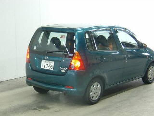 2001 Daihatsu YRV Pictures