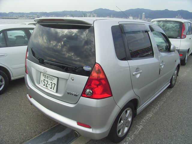 2001 Daihatsu YRV Pictures