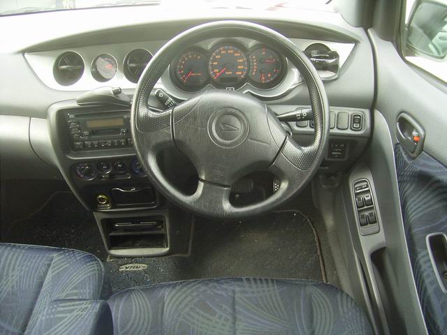 2001 Daihatsu YRV Photos