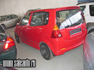 2001 Daihatsu YRV Pictures