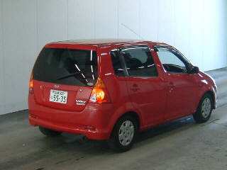 2001 Daihatsu YRV Photos